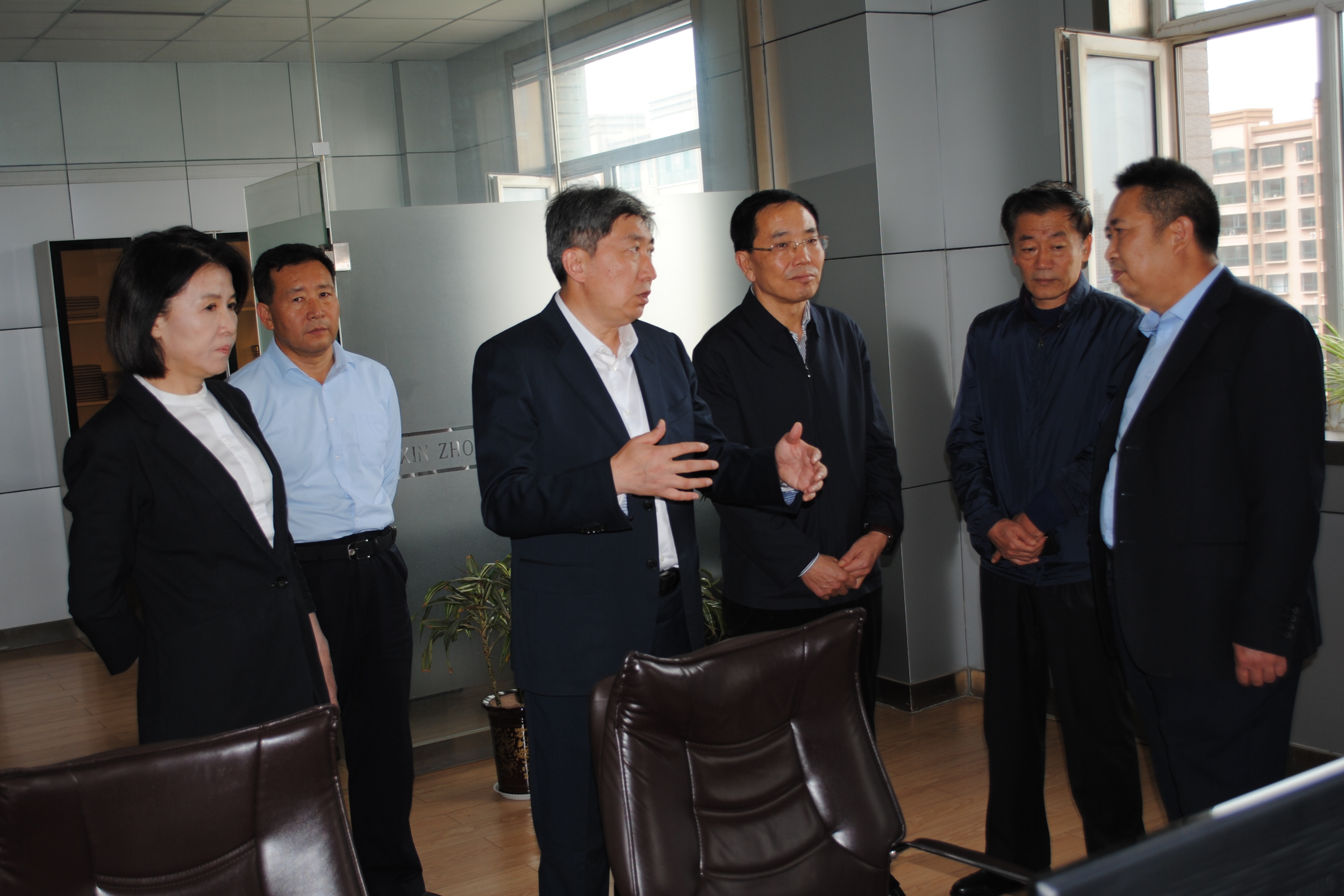 忻州市委副書記、市長朱曉東檢查國慶、中秋長假供水安全生產(chǎn)工作.jpg