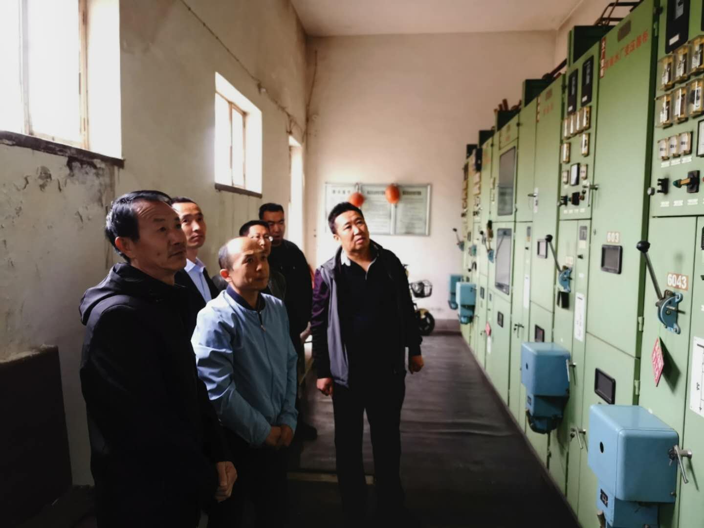 公司總經(jīng)理王建人在供水、污水生產(chǎn)一線開展風險隱患排查.jpg